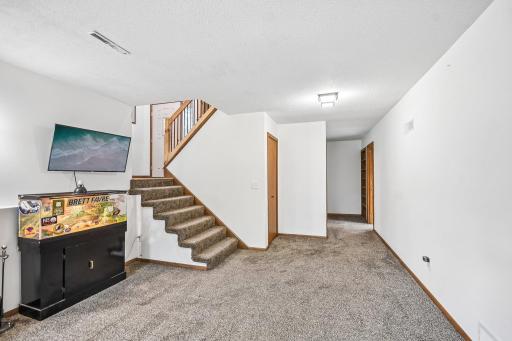 8-web-or-mls-194th Ave-S1607-008.jpg
