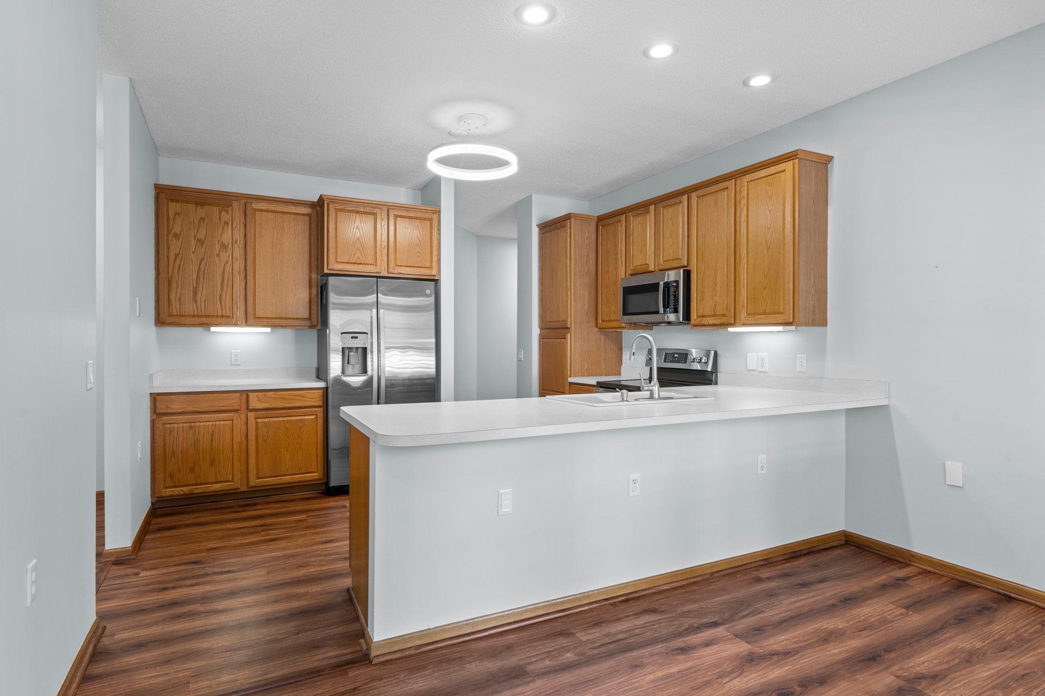 Large breakfast bar is great for entertaining.