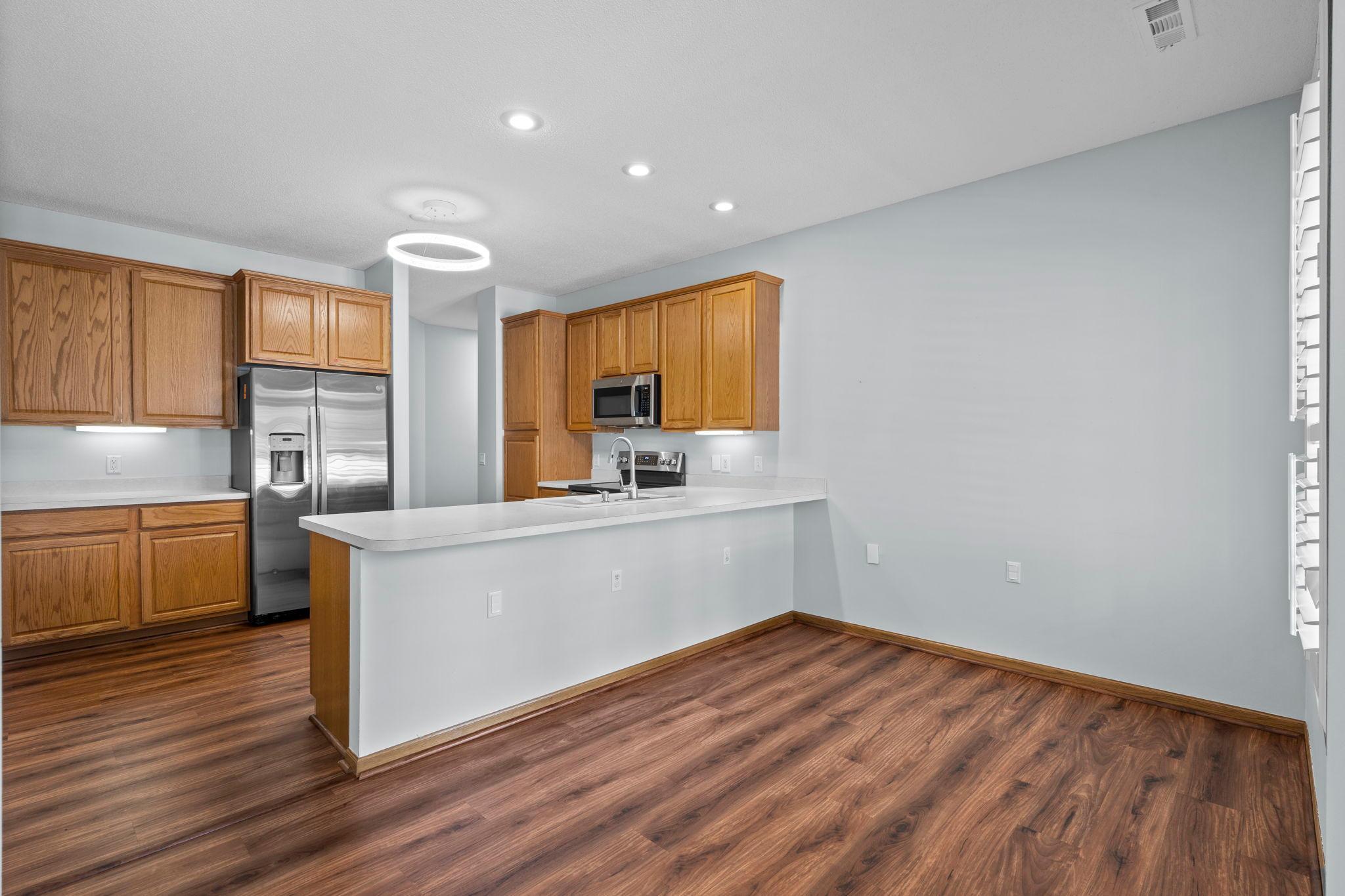 Beautiful kitchen with oversized breakfast bar that is perfect for entertaining. Fabulous dining nook for easy dining.