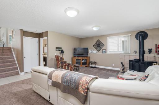 Relax or entertain family and friends here. Enjoy the big game or a movie. There is a whirlpool bath on this level too.