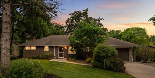2884 W Owasso Boulevard, Roseville, MN 55113