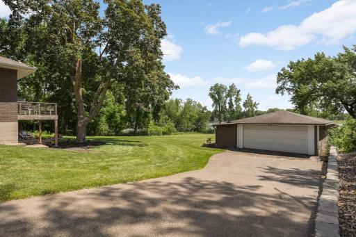 2884 W Owasso Boulevard, Roseville, MN 55113