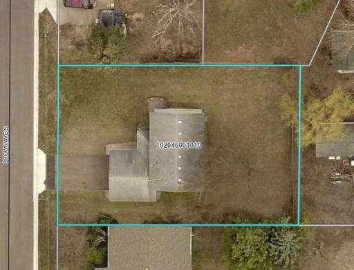 Conveniently located near Annandale's shops, restaurants, parks, walking paths, schools, and other everyday amenities, this property offers a great combination of potential, outdoor enjoyment, and a desirable location.