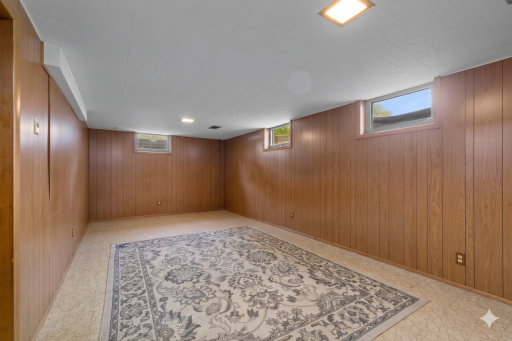 512 Woodley Street E, Northfield, MN 55057