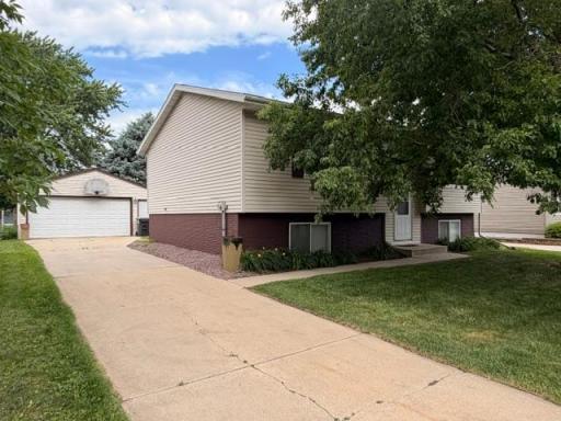 4911 22nd Avenue NW, Rochester, MN 55901