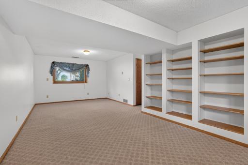 4911 22nd Avenue NW, Rochester, MN 55901