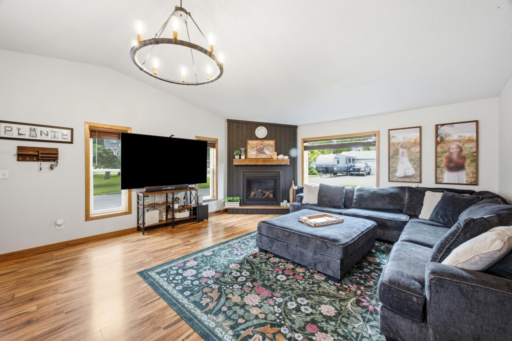 Living room/fireplace