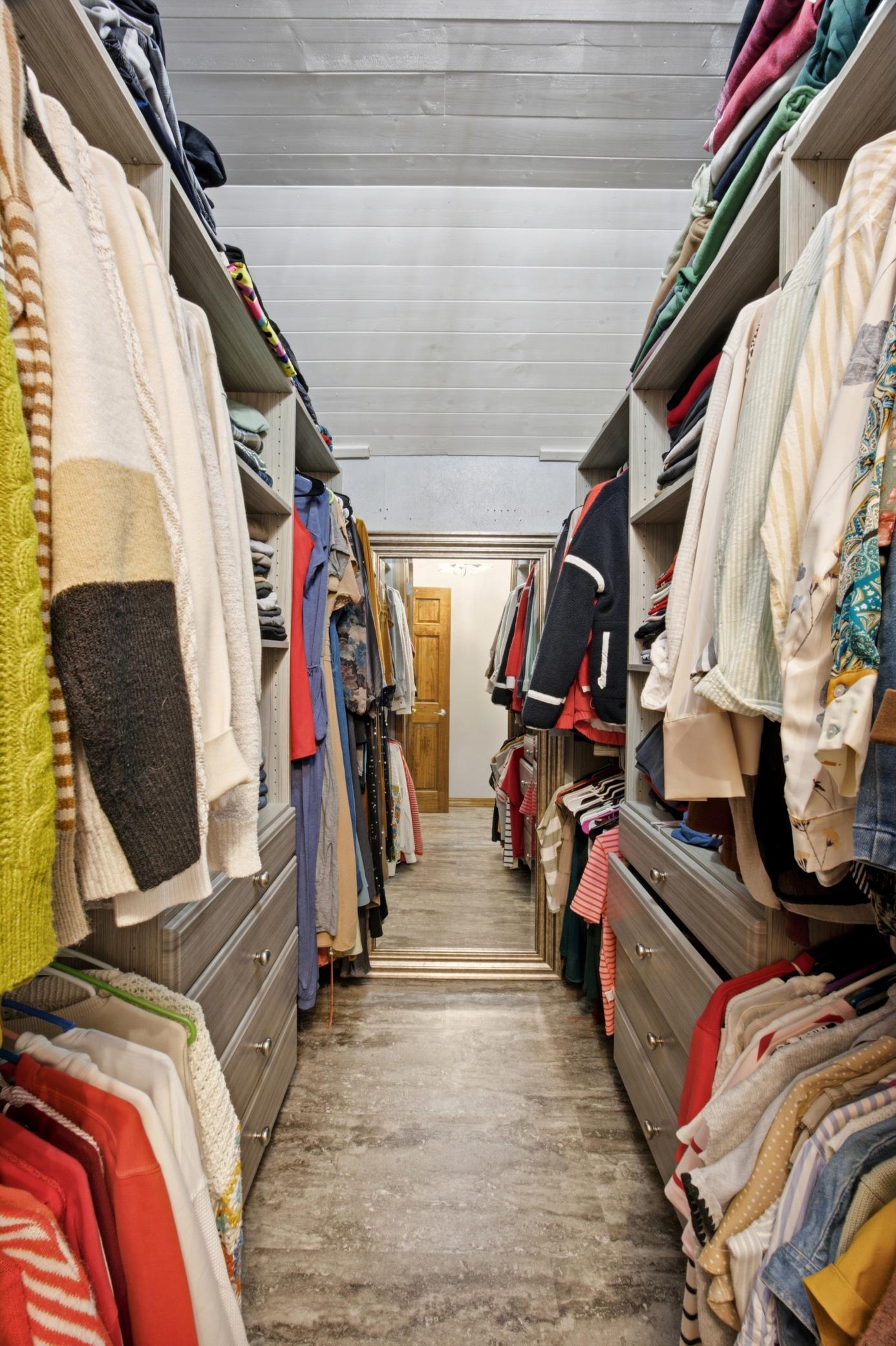 walk in closet