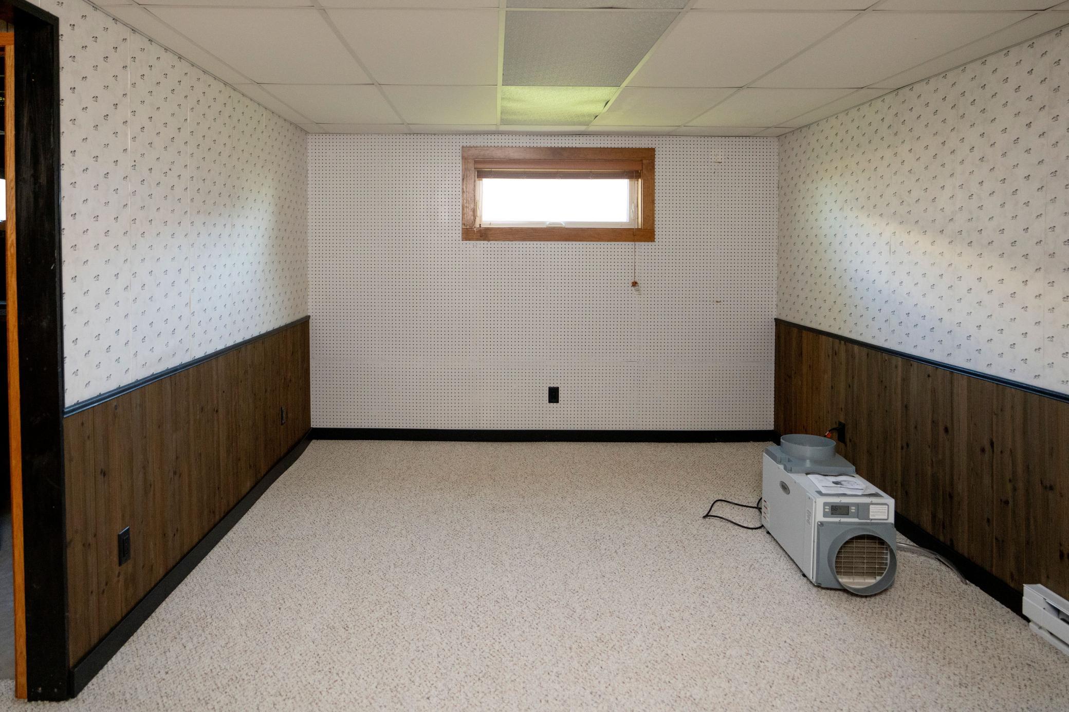 Basement room (no egress)