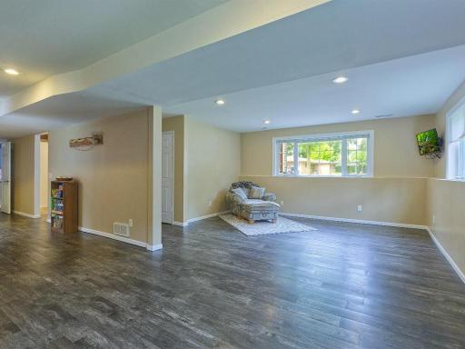 561 Kingsley Street S, Winsted, MN 55395