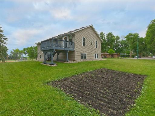 561 Kingsley Street S, Winsted, MN 55395