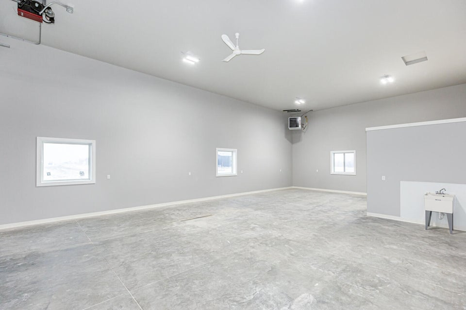 Interior 1.png