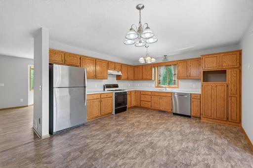 Eat-in Kitchen
