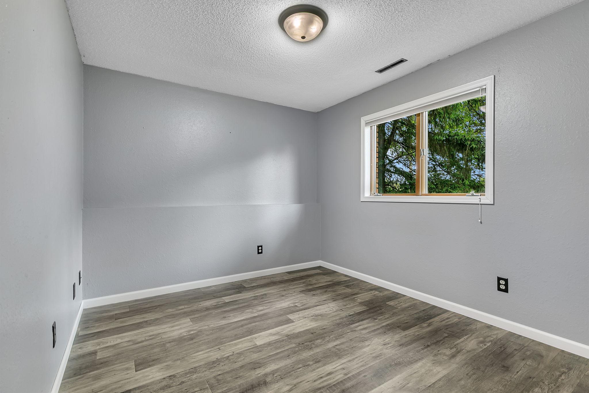 LL Bedroom 4