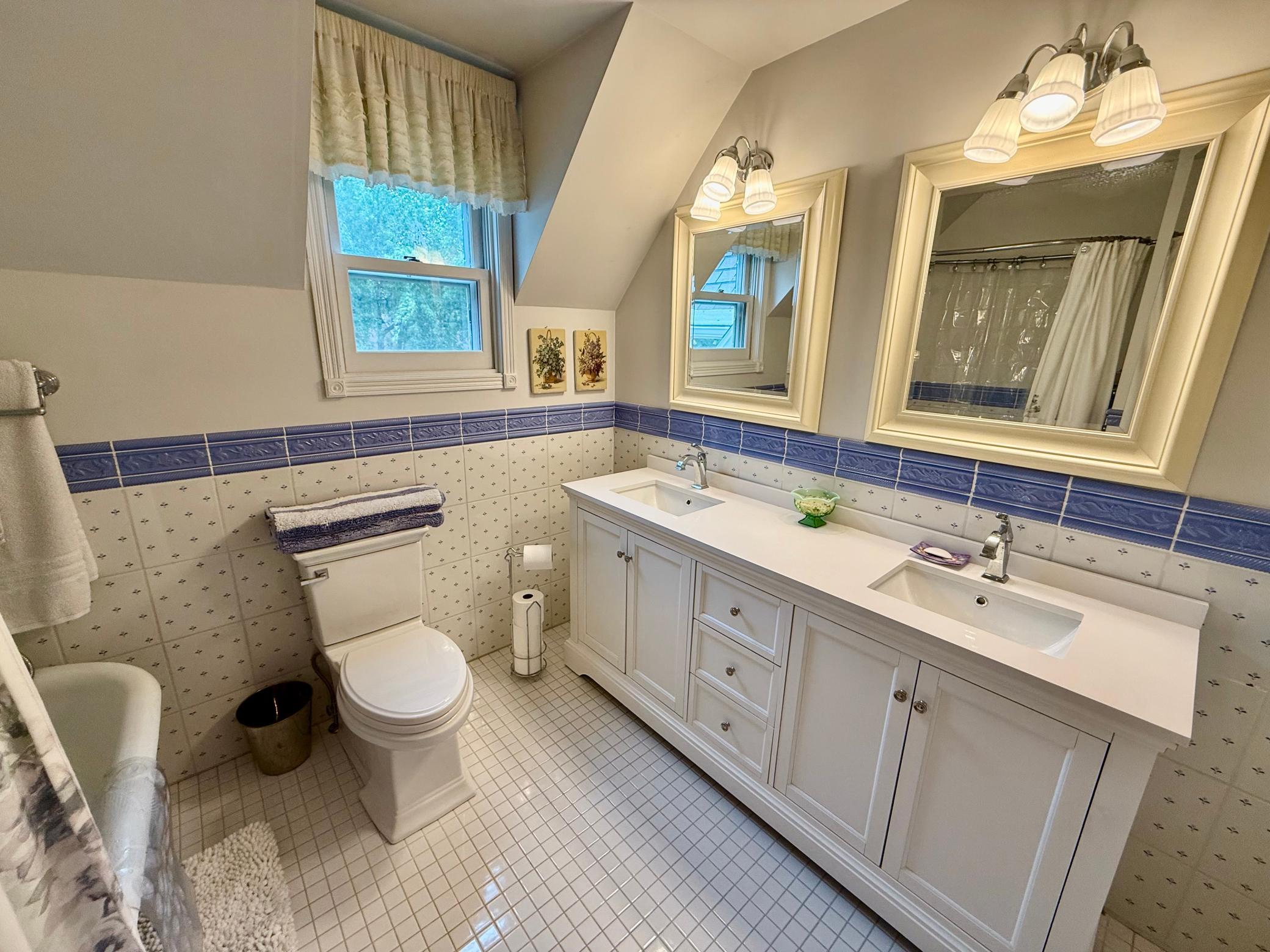 2nd floor full bathroom
