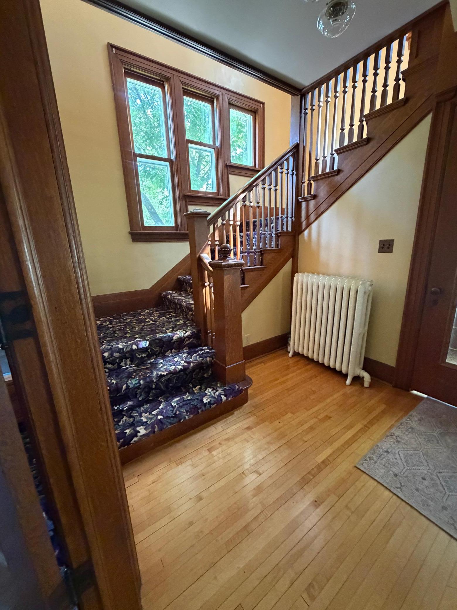 Staircase to 2nd floor (new carpet)