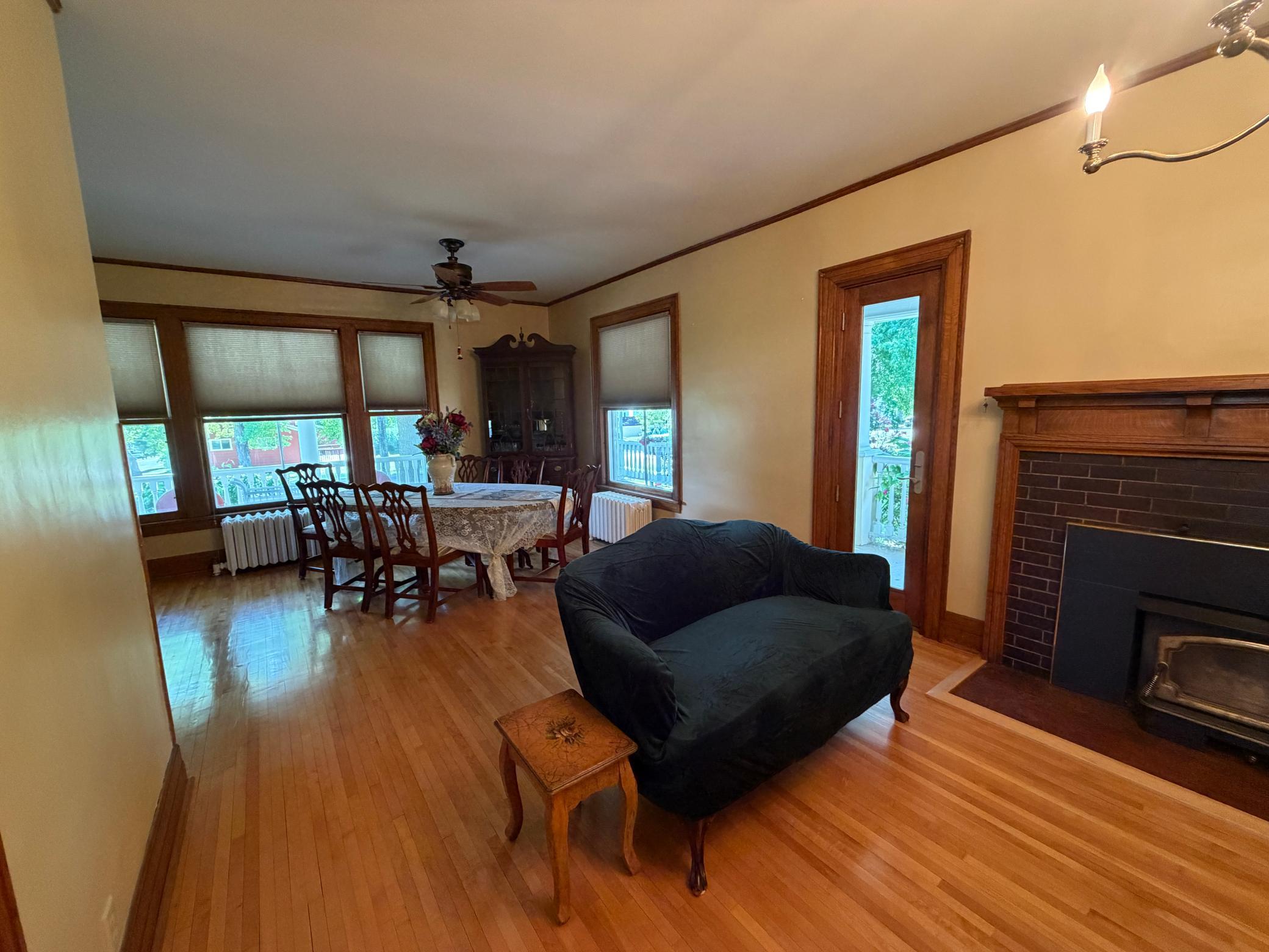 (sitting room and dining room swapped)