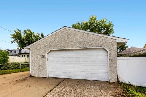 1861 Ivy Avenue E, Saint Paul, MN 55119