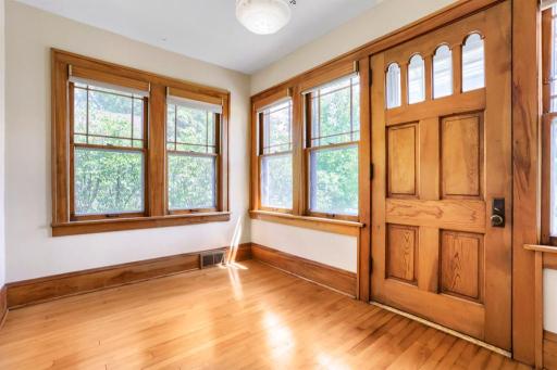 1861 Ivy Avenue E, Saint Paul, MN 55119