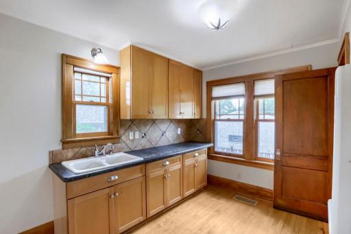 1861 Ivy Avenue E, Saint Paul, MN 55119