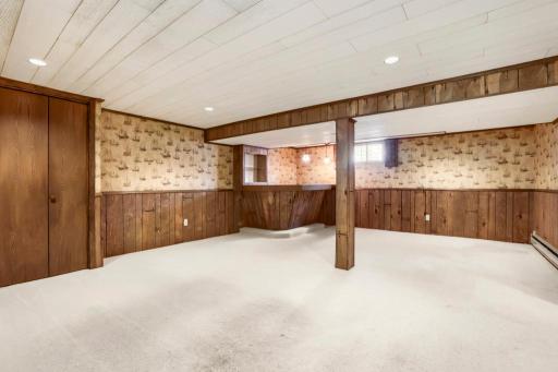 1861 Ivy Avenue E, Saint Paul, MN 55119