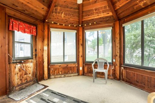 1861 Ivy Avenue E, Saint Paul, MN 55119
