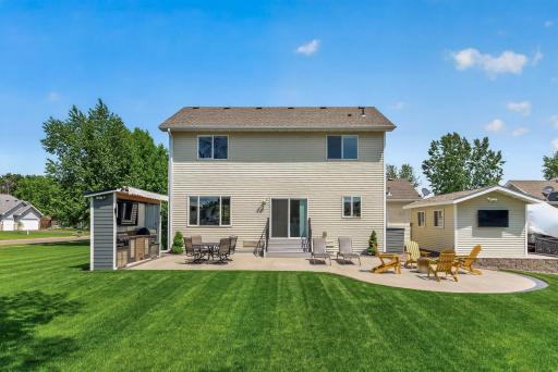 Maintenance-free walk-down access from the kitchen provides seamless indoor-outdoor living.