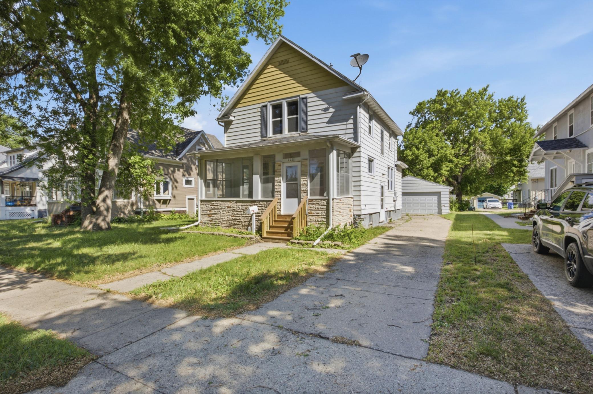 1111 8th Ave N