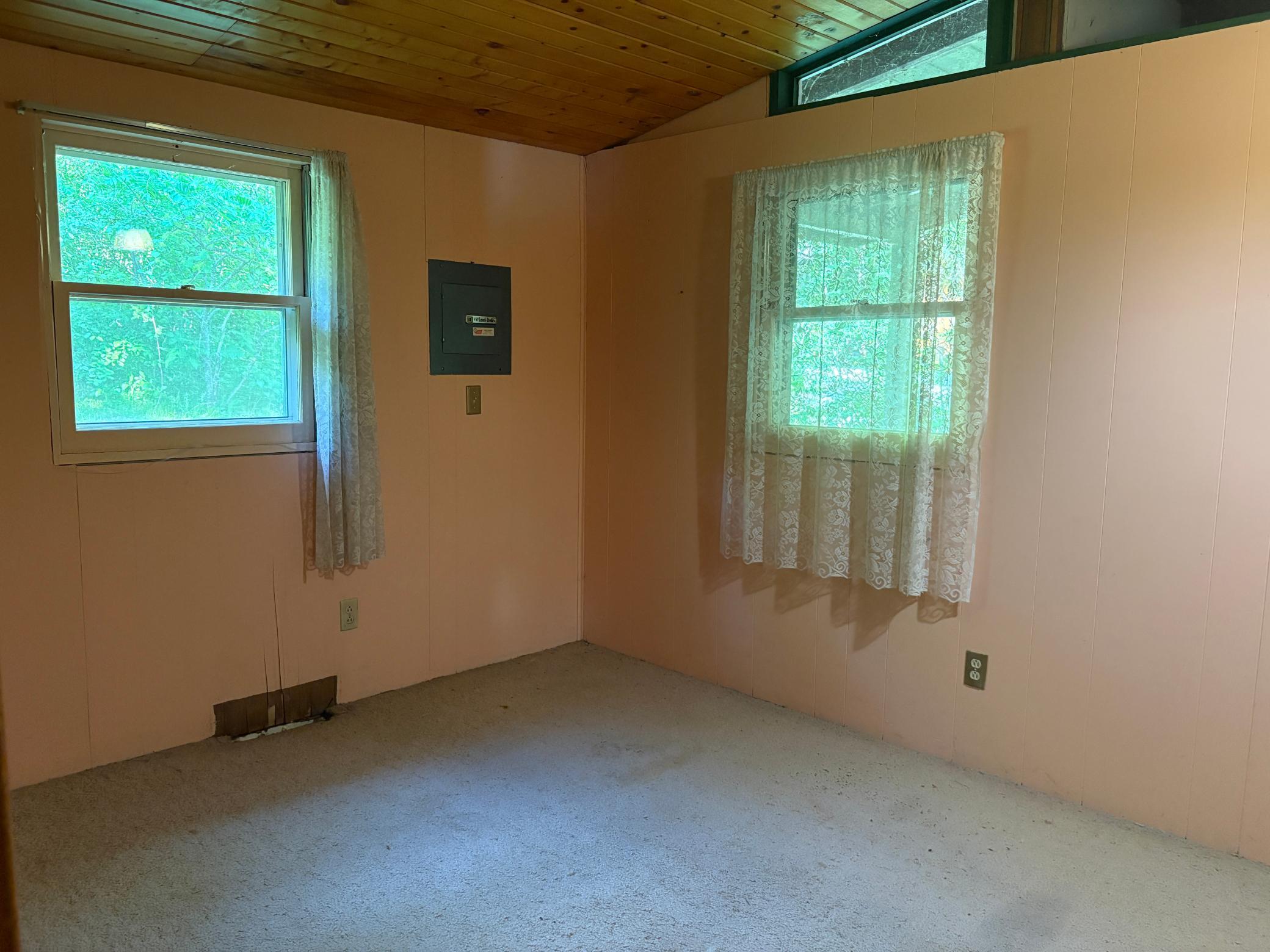 Bedroom 1.JPG