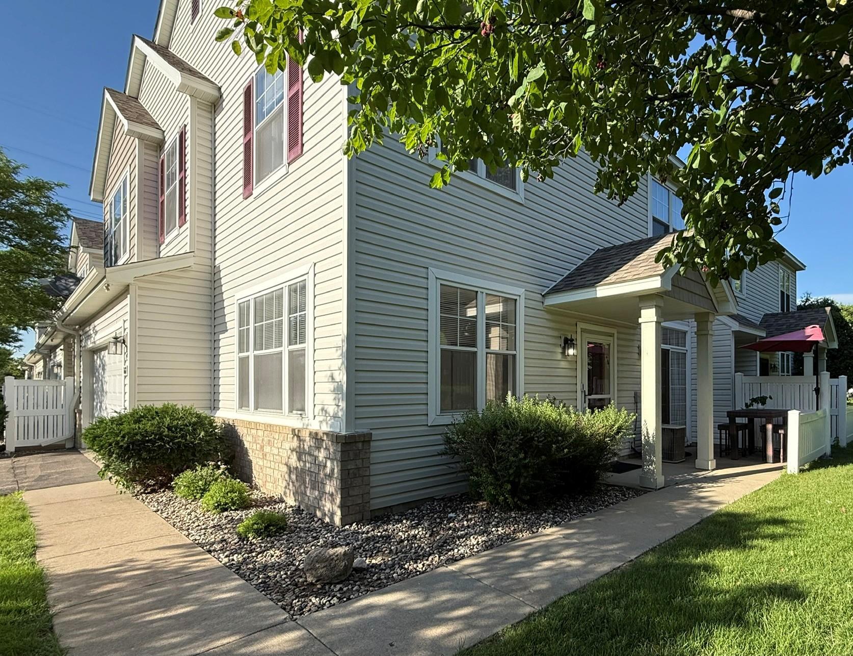 868 Princeton Avenue: Sought-after South-facing End-Unit Townhome with tranquil lawn views & patio in desirable Shakopee, One of The Best Units at PROVIDENCE POINTE.