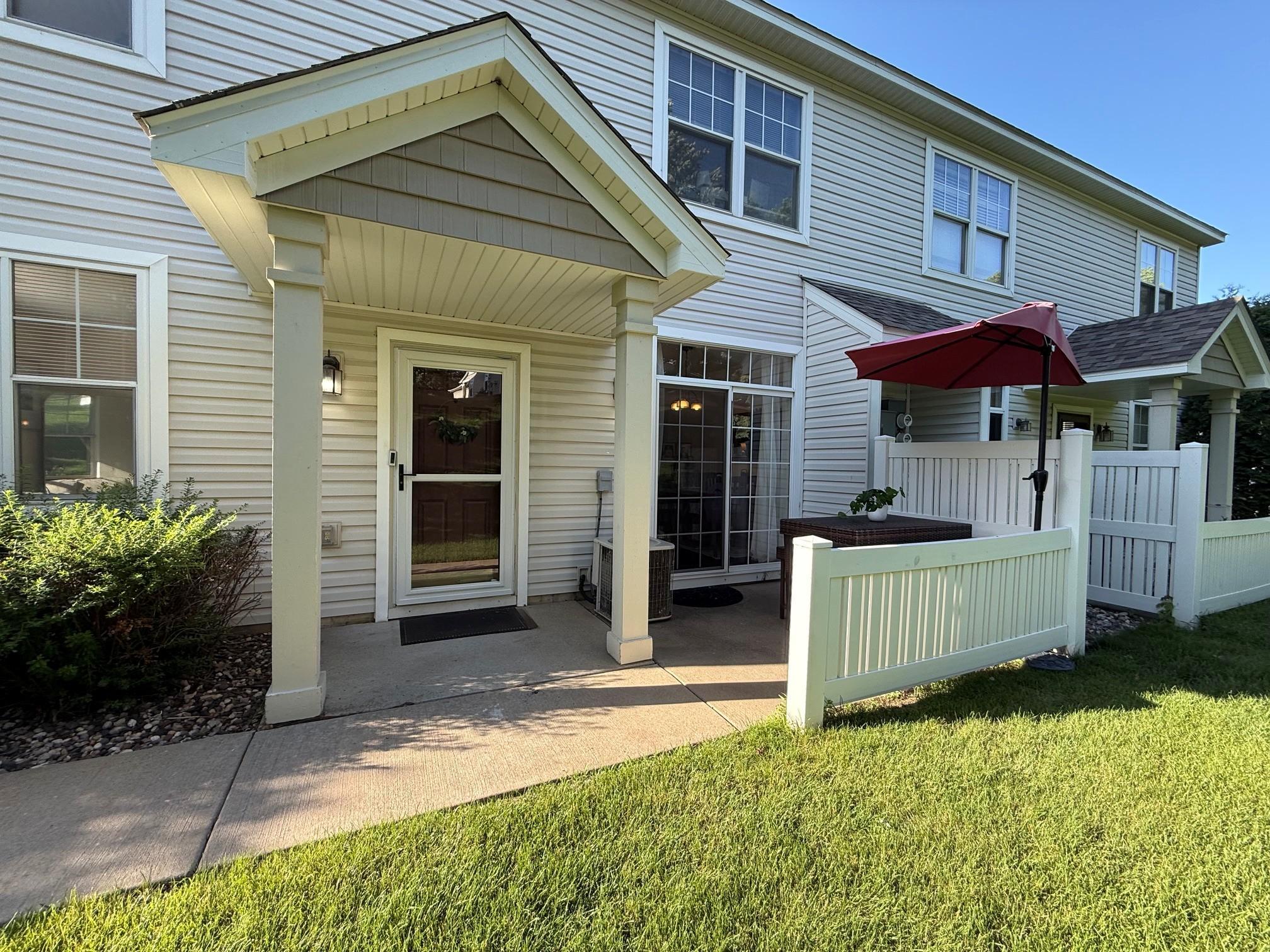 868 Princeton Avenue: Sought-after South-facing End-Unit Townhome with tranquil lawn views & patio in desirable Shakopee, One of The Best Units at PROVIDENCE POINTE.