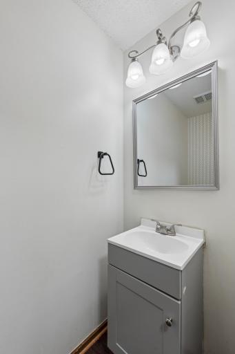 868 Princeton Avenue - 3 bedrooms & 3 bathrooms
