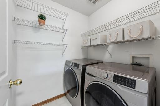 868 Princeton Avenue - Spacious laundry room