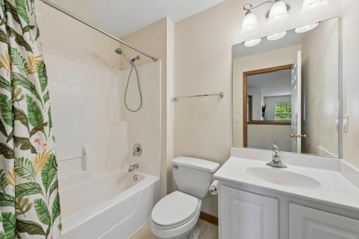 868 Princeton Avenue - 3 bedrooms & 3 bathrooms