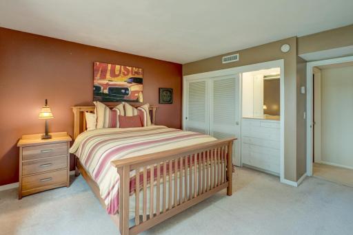 19 Dove Lane, North Oaks, MN 55127