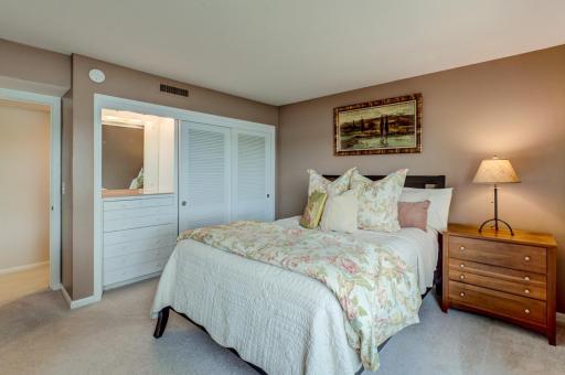 19 Dove Lane, North Oaks, MN 55127
