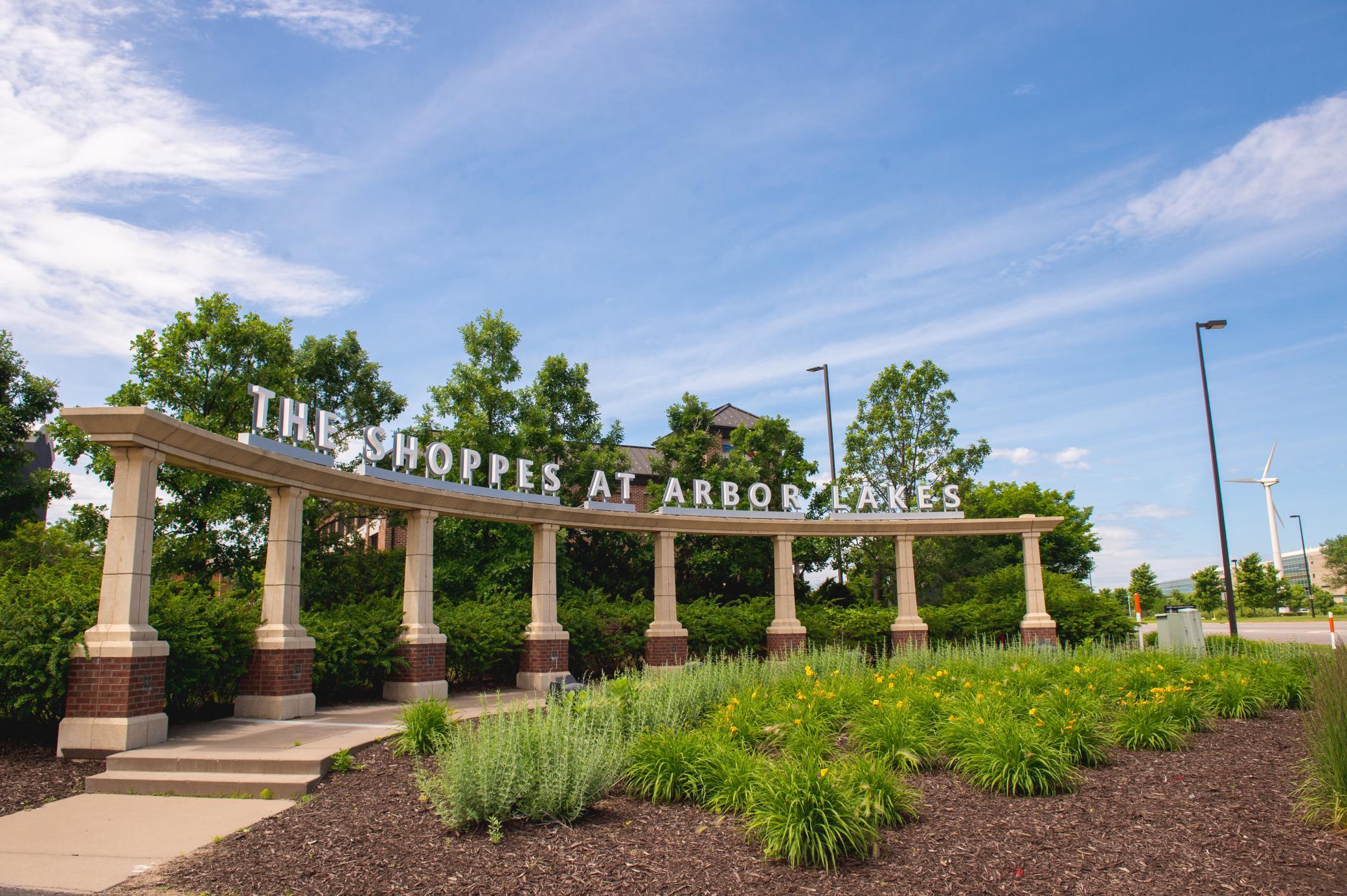 Enjoy lots of nearby shopping and dining!