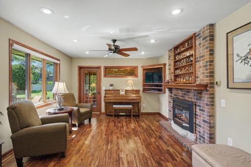 7016 Beacon Circle, Eden Prairie, MN 55346