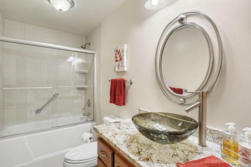 7016 Beacon Circle, Eden Prairie, MN 55346