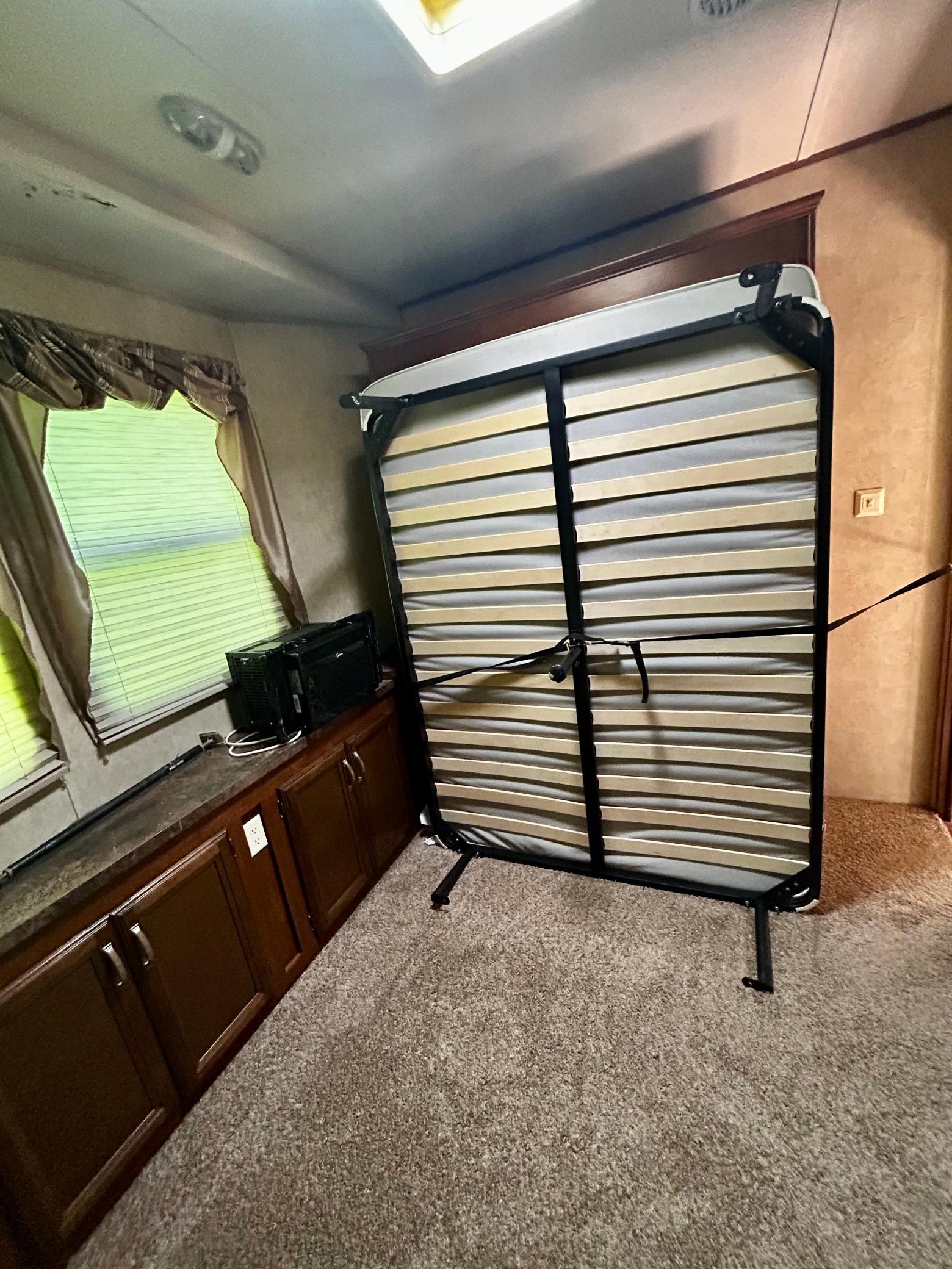 Camper One - Secondary room and sleeping quarters