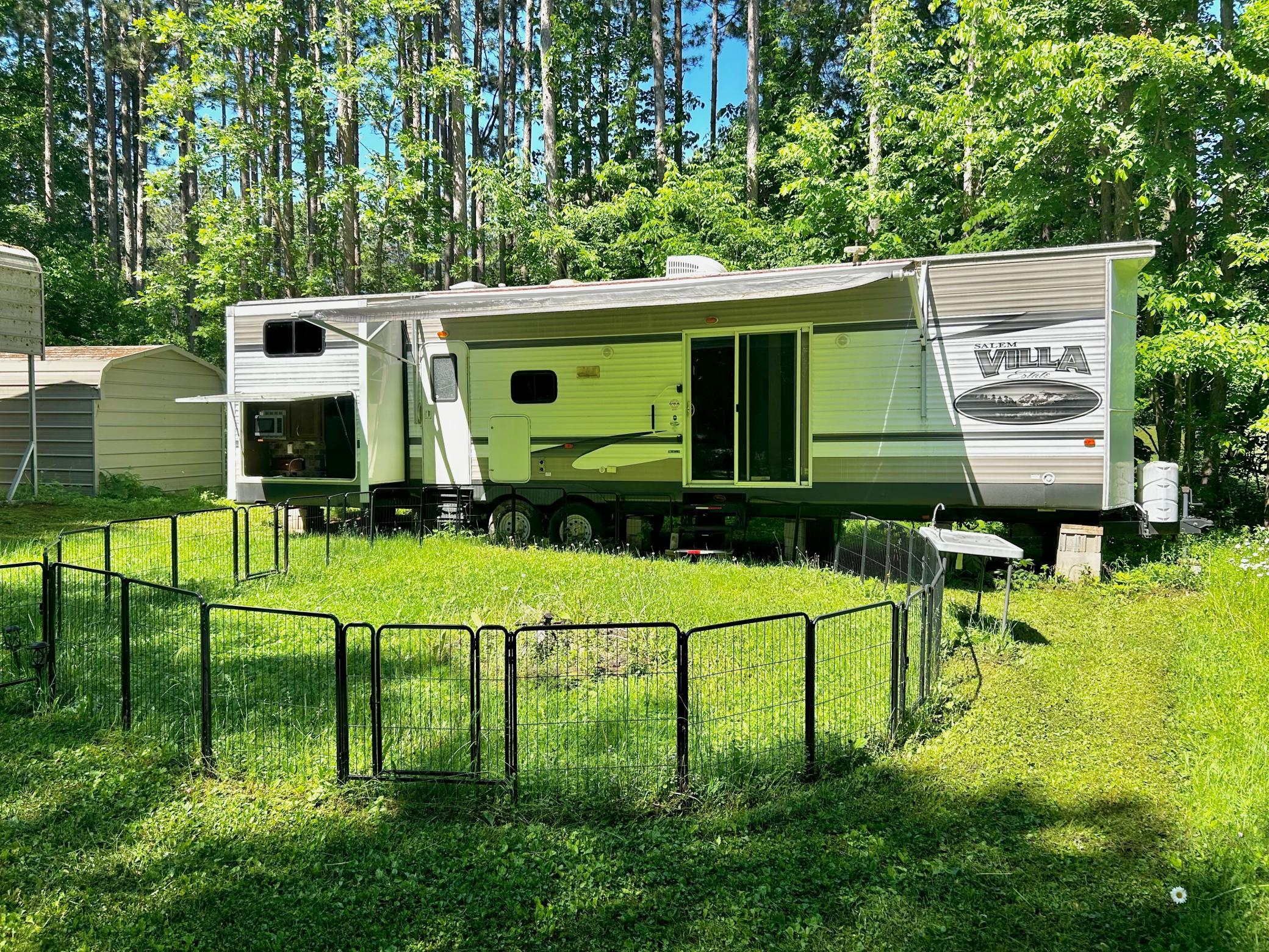 Camper One - Awning in great condition and ready to keep you and the family out of sun