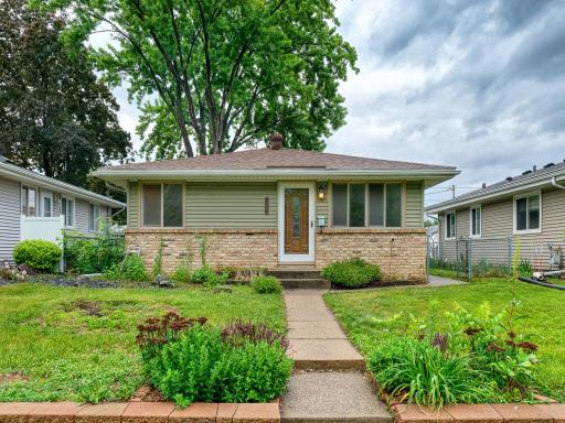 Welcome to 1625 McLean Avenue in the Battle-Creek neighborhood of St. Paul! This home has a cute, fenced-in backyard and brick & vinyl exterior.