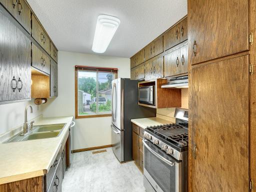 1625 Mclean Avenue, Saint Paul, MN 55106
