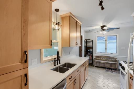 3808 Howard Ave - MLS Sized - 019 - 19 Kitchen.jpg