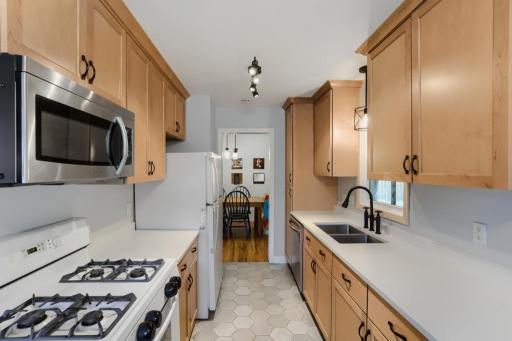 3808 Howard Ave - MLS Sized - 017 - 17 Kitchen.jpg