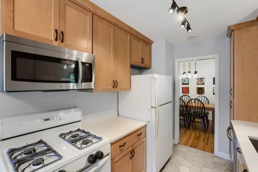 3808 Howard Ave - MLS Sized - 018 - 18 Kitchen.jpg