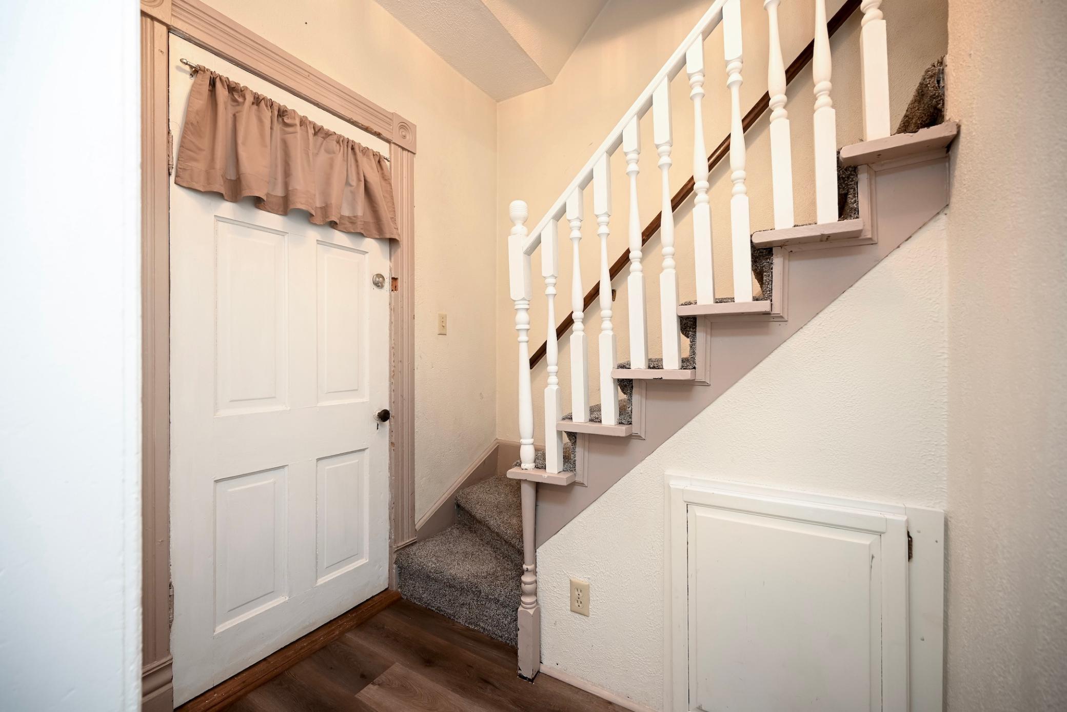 11 Stairs to UL.jpg