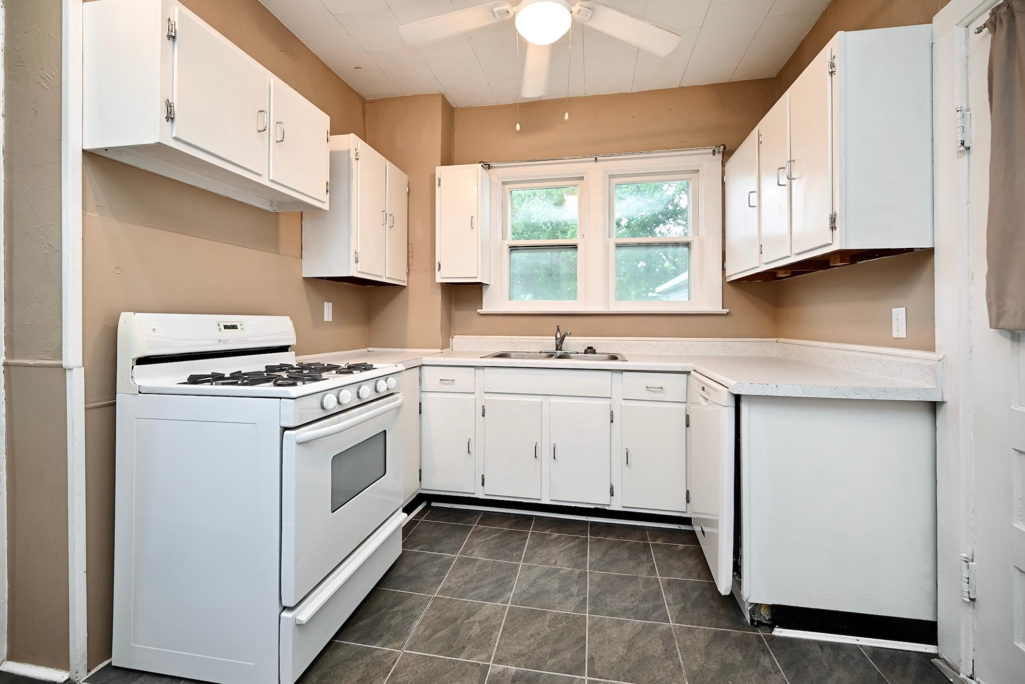 5 Kitchen I.jpg