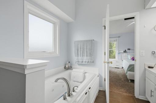 37-web-or-mls-4301_144th_St_Savage_MN_037.jpg