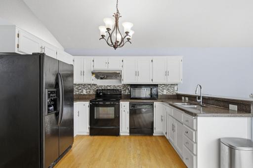 23-web-or-mls-4301_144th_St_Savage_MN_022.jpg